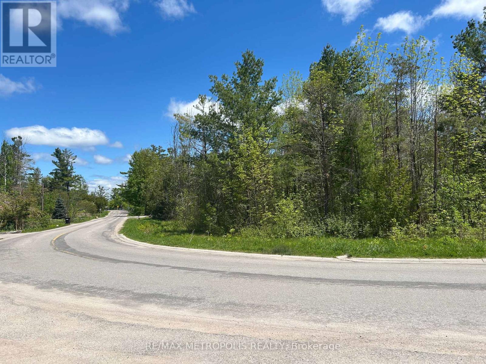 593 Lakeshore Road E, Oro-Medonte, Ontario  L5G 1J4 - Photo 3 - S13496680