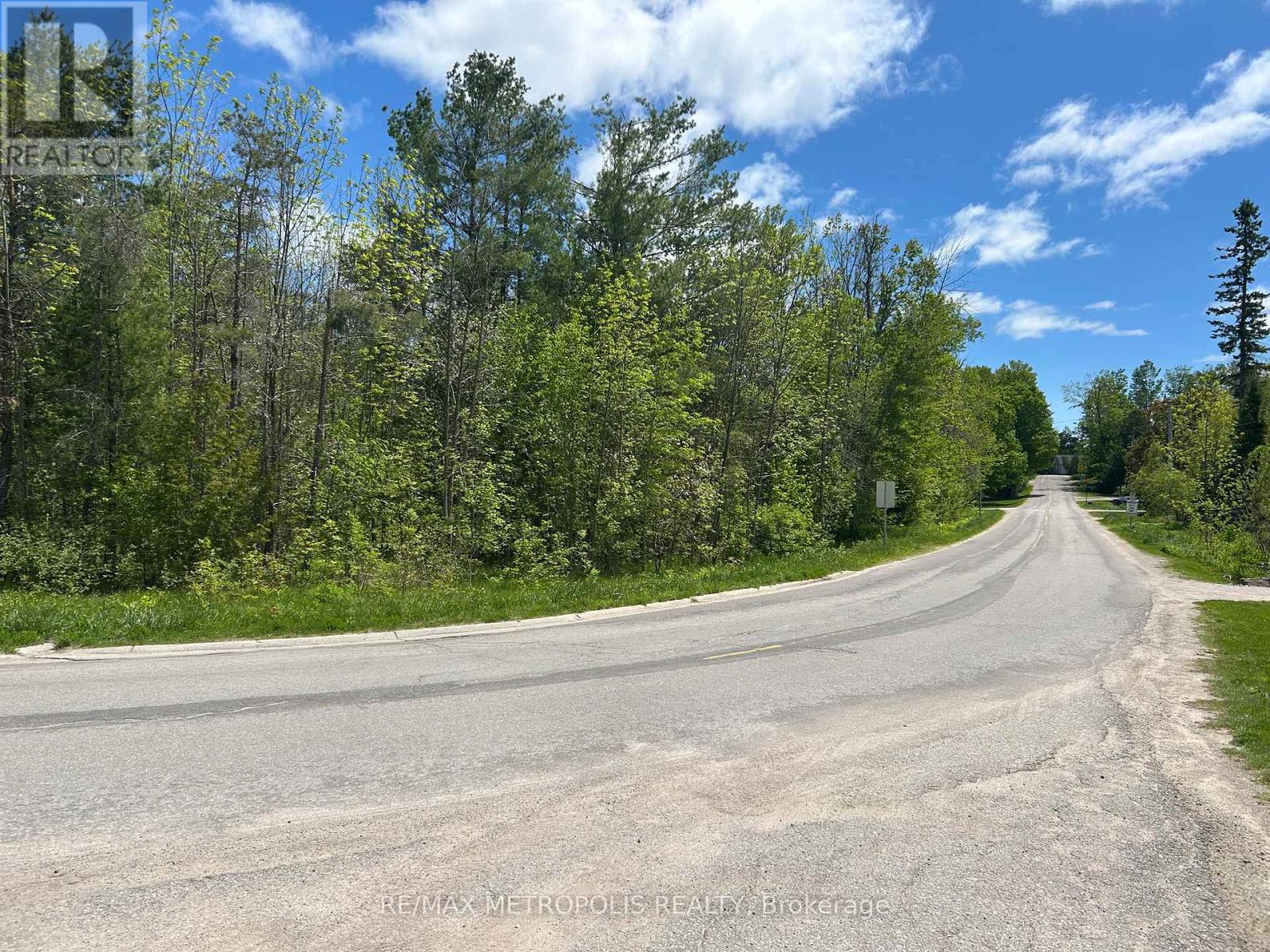 593 Lakeshore Road E, Oro-Medonte, Ontario  L5G 1J4 - Photo 4 - S13496680