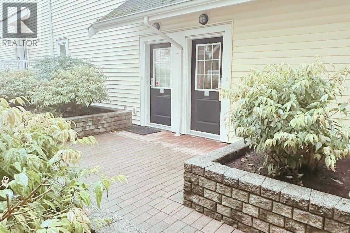 32 6965 HASTINGS STREET, Burnaby, British Columbia