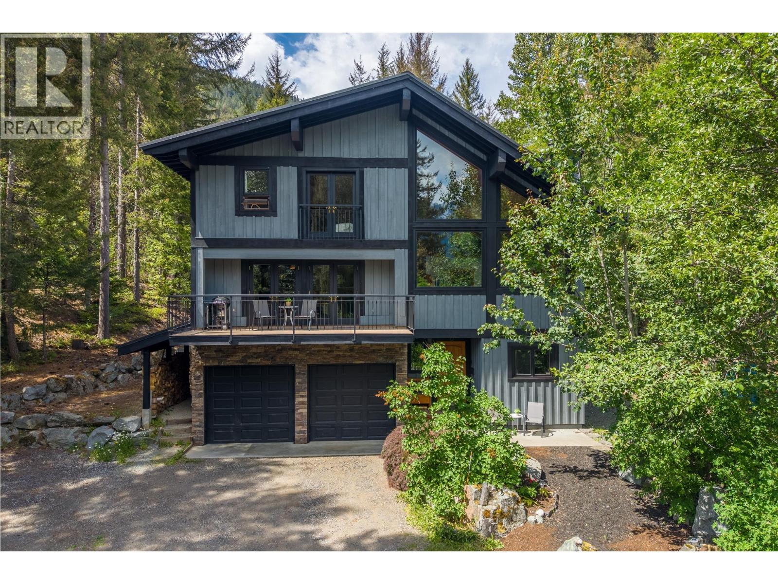 8633 FOREST RIDGE DRIVE, Whistler, British Columbia