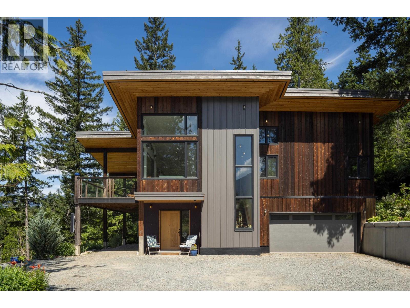 1715 Wishbone Court, Pemberton, British Columbia  V0N 2L3 - Photo 4 - R3140562