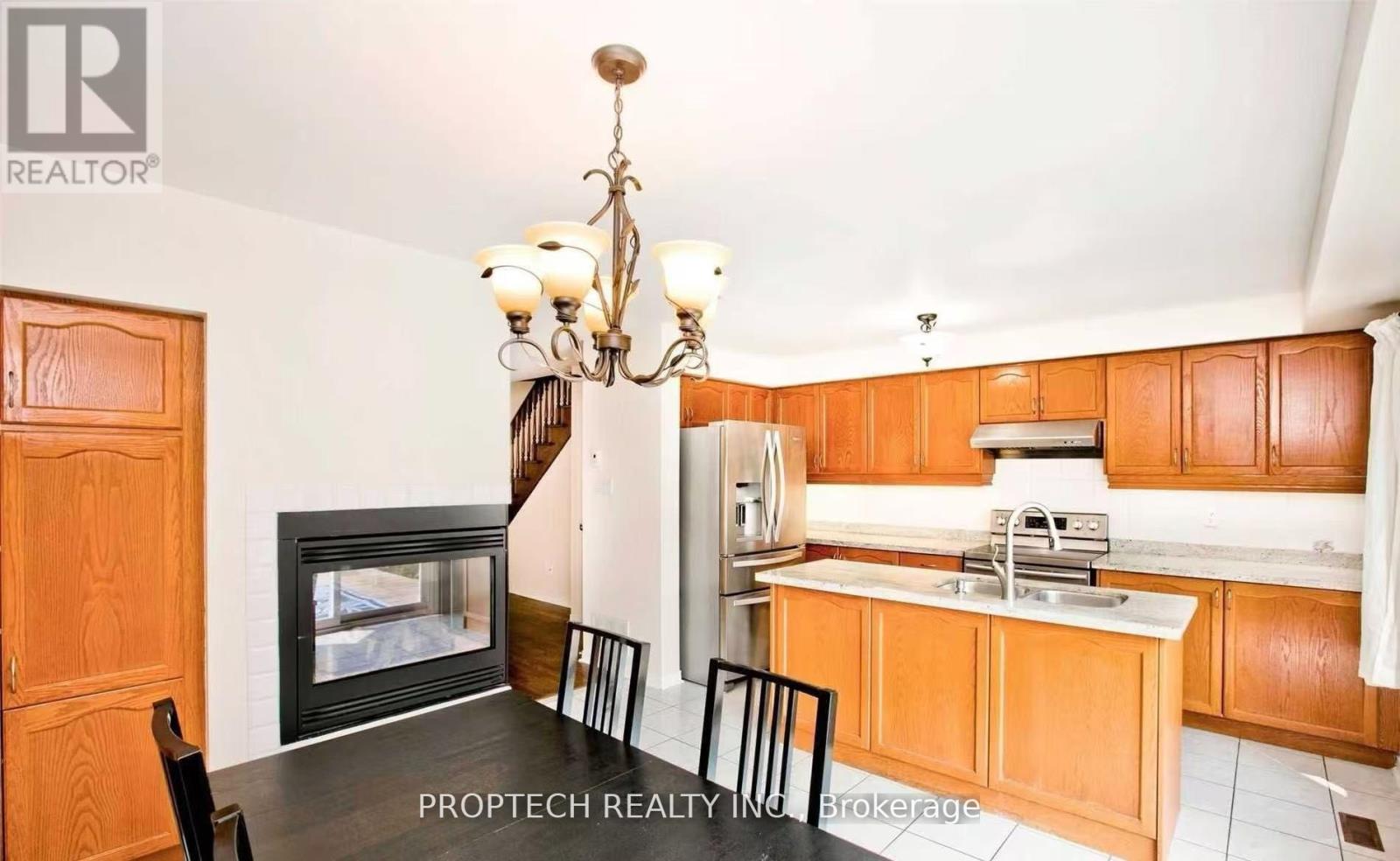 23 Baltic Street, Richmond Hill, Ontario  L4B 4H8 - Photo 10 - N13496756