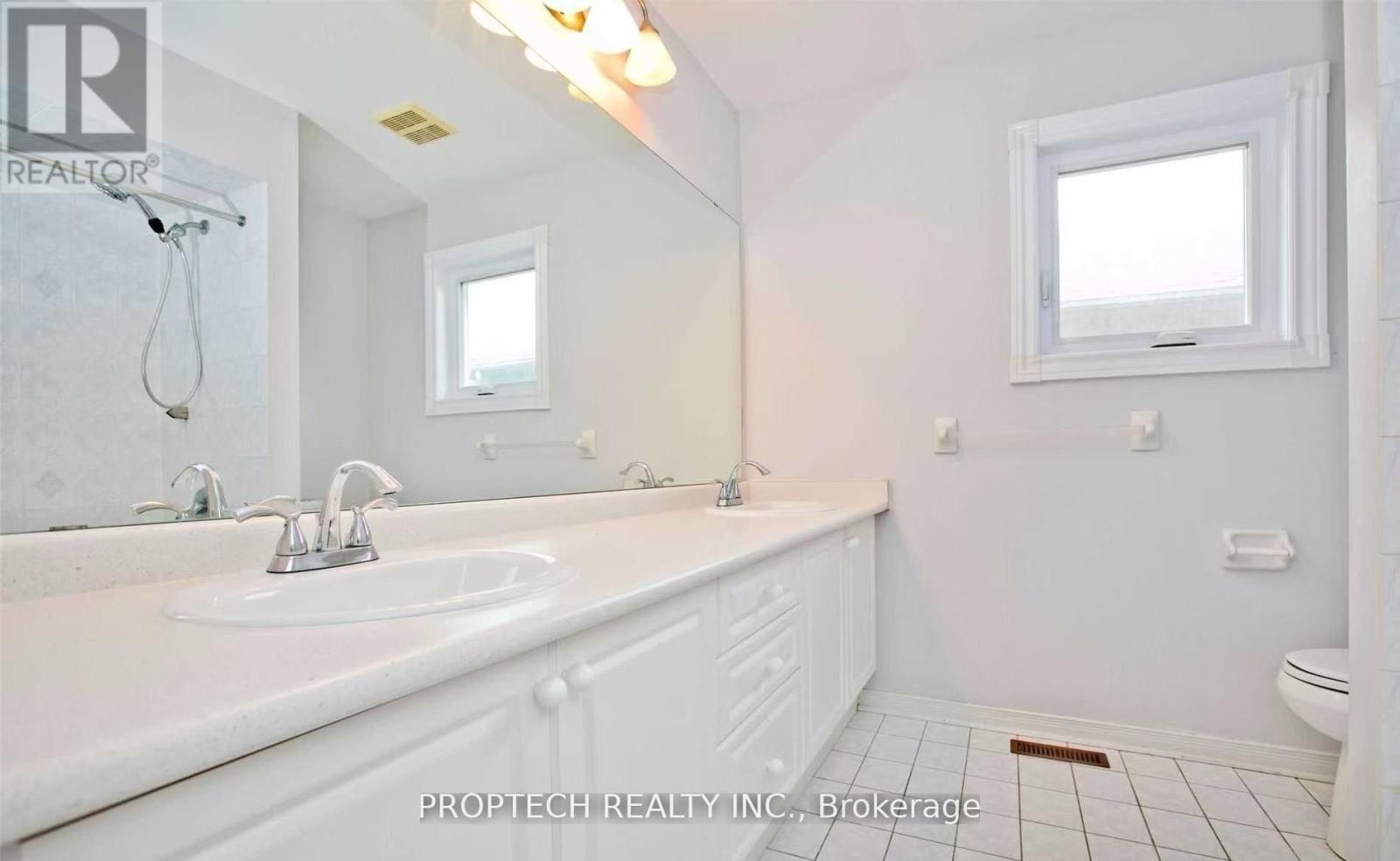 23 Baltic Street, Richmond Hill, Ontario  L4B 4H8 - Photo 12 - N13496756