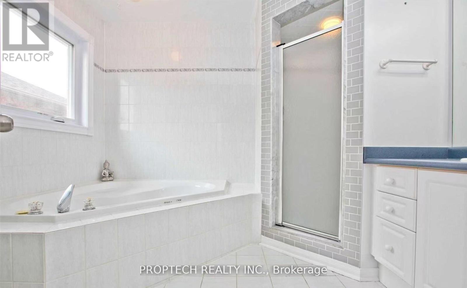 23 Baltic Street, Richmond Hill, Ontario  L4B 4H8 - Photo 15 - N13496756