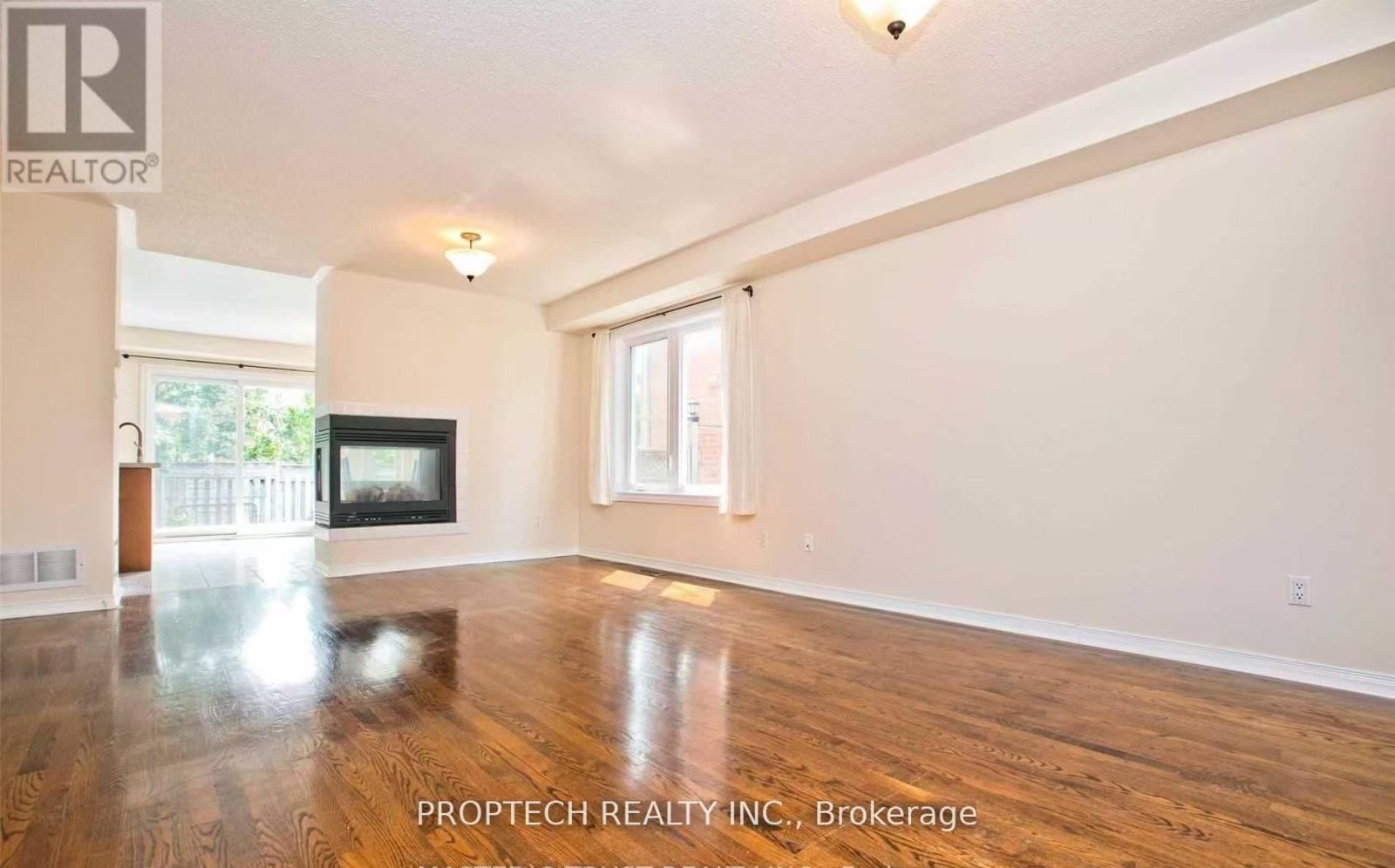 23 Baltic Street, Richmond Hill, Ontario  L4B 4H8 - Photo 3 - N13496756