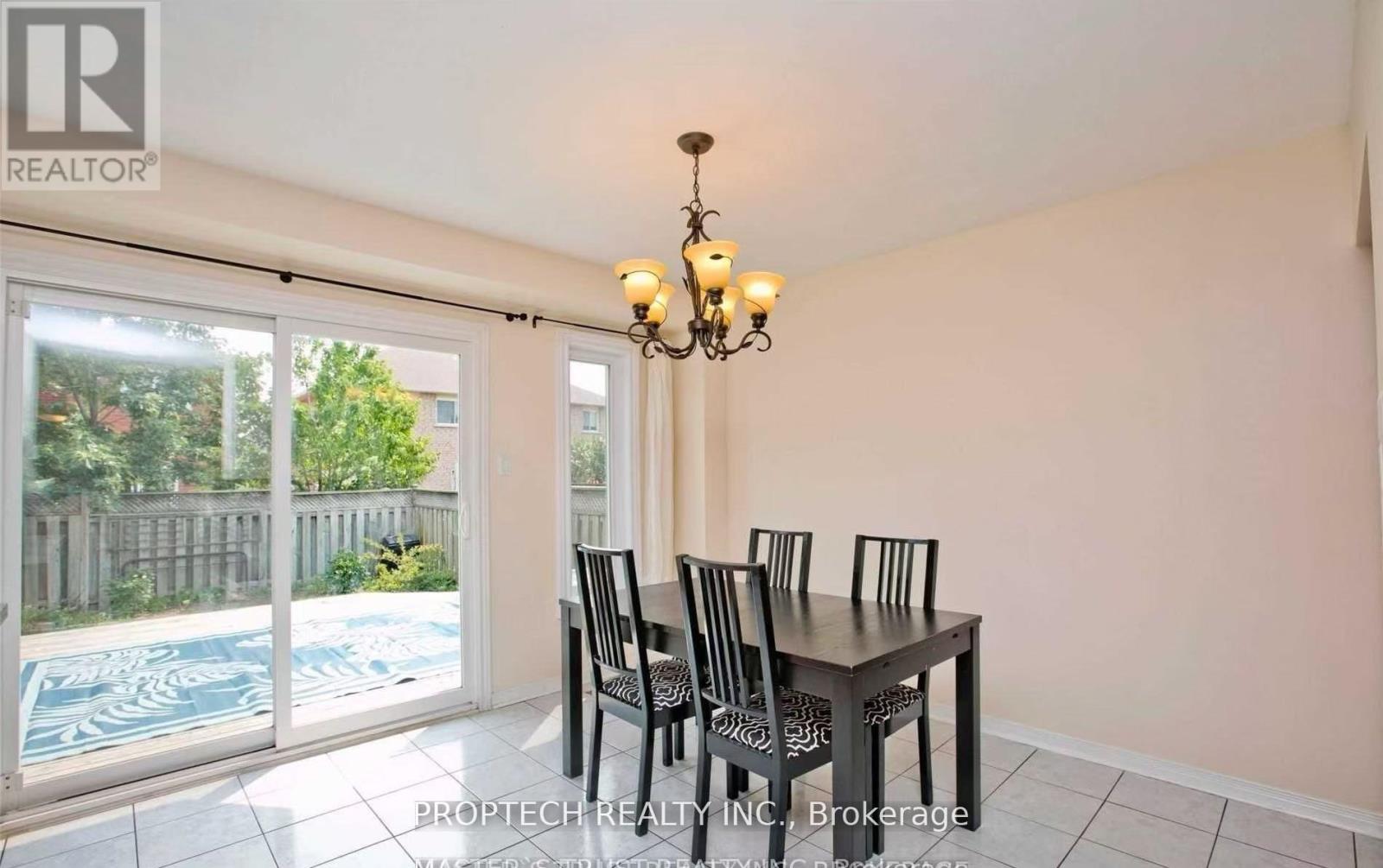23 Baltic Street, Richmond Hill, Ontario  L4B 4H8 - Photo 8 - N13496756