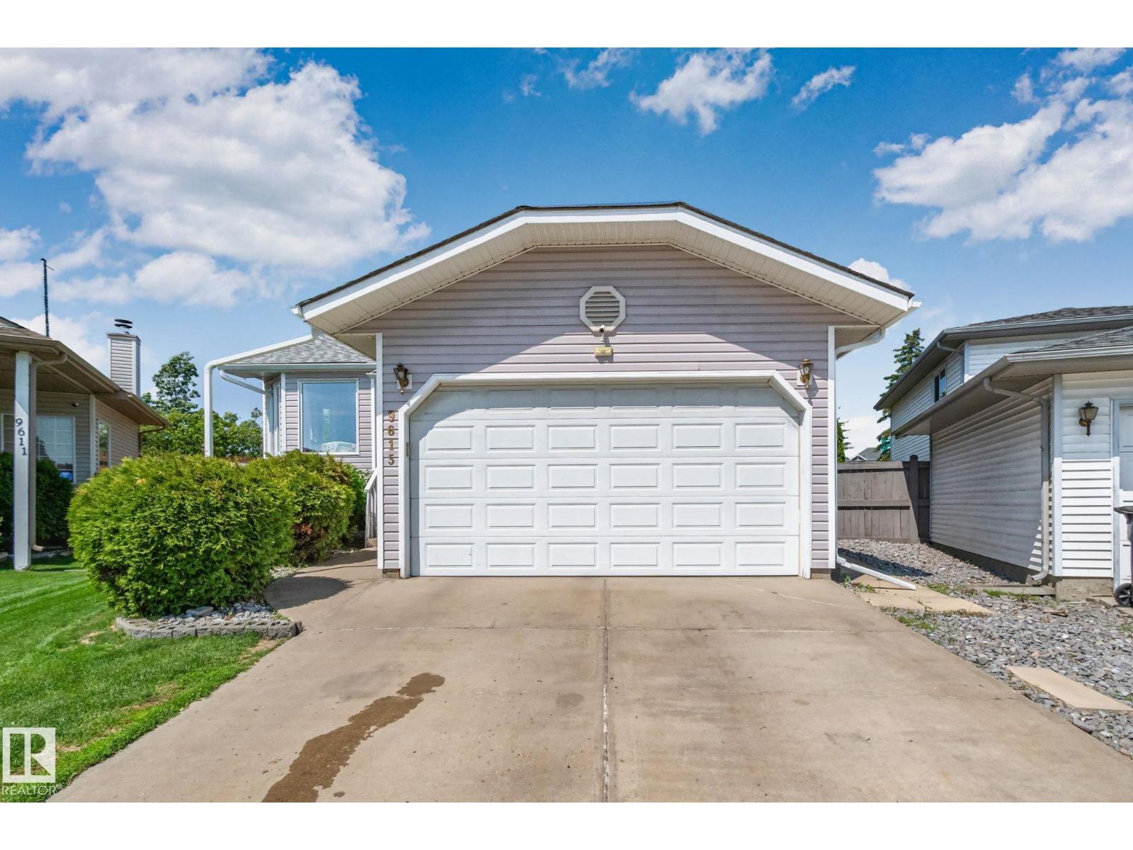 9615 175 Av NW, Edmonton, Alberta  T5Z 2B7 - Photo 2 - E4496006