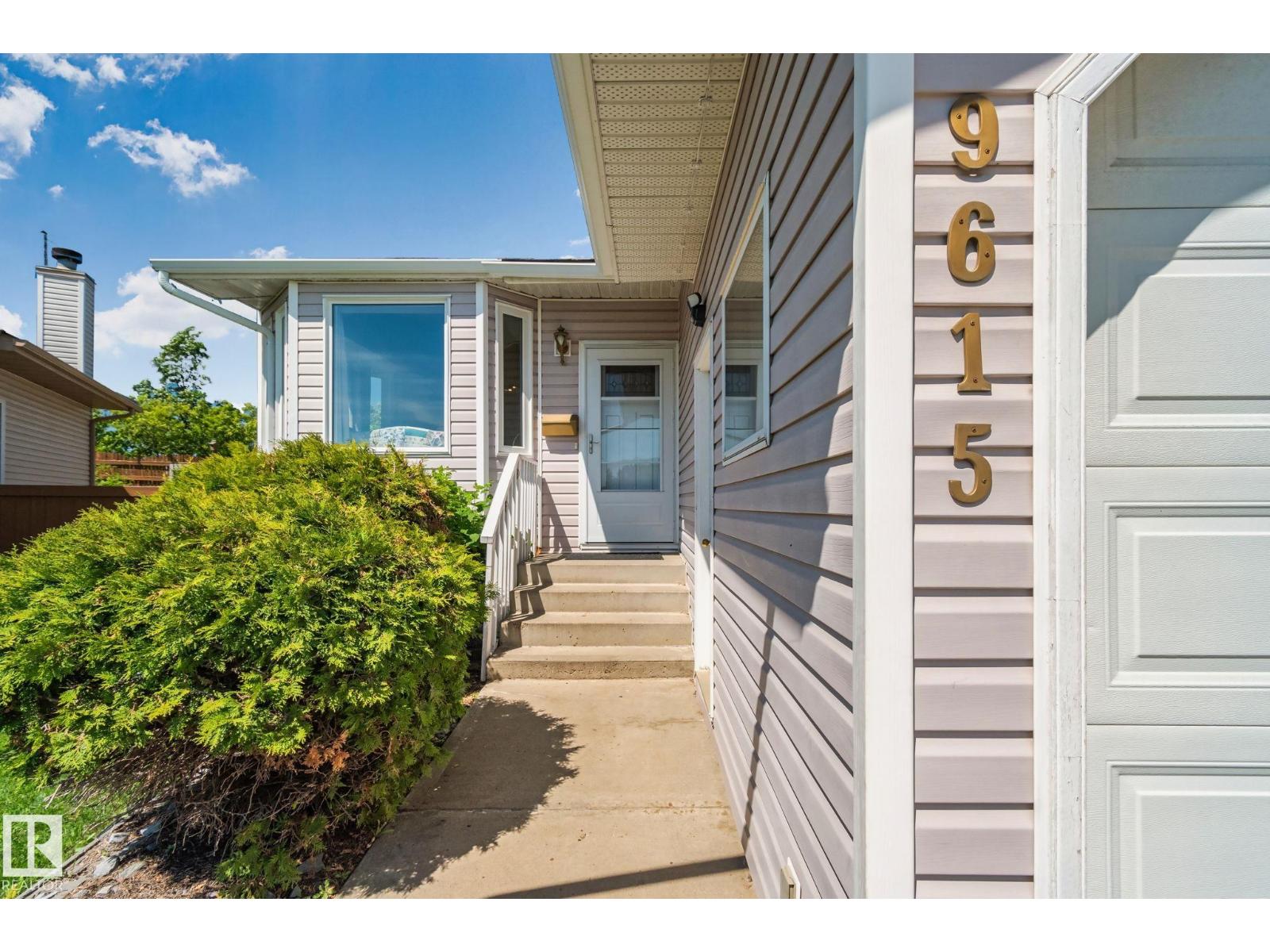 9615 175 Av NW, Edmonton, Alberta  T5Z 2B7 - Photo 3 - E4496006