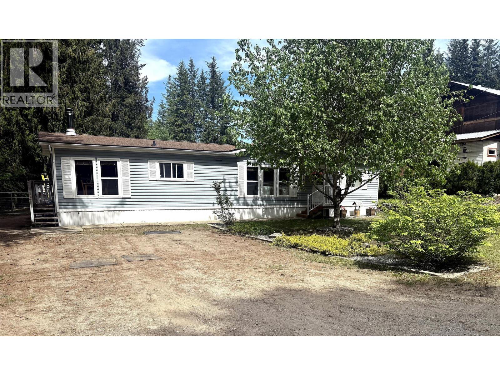 19 West Poirier Road, Mara, British Columbia  V0E 2K0 - Photo 1 - 10380944