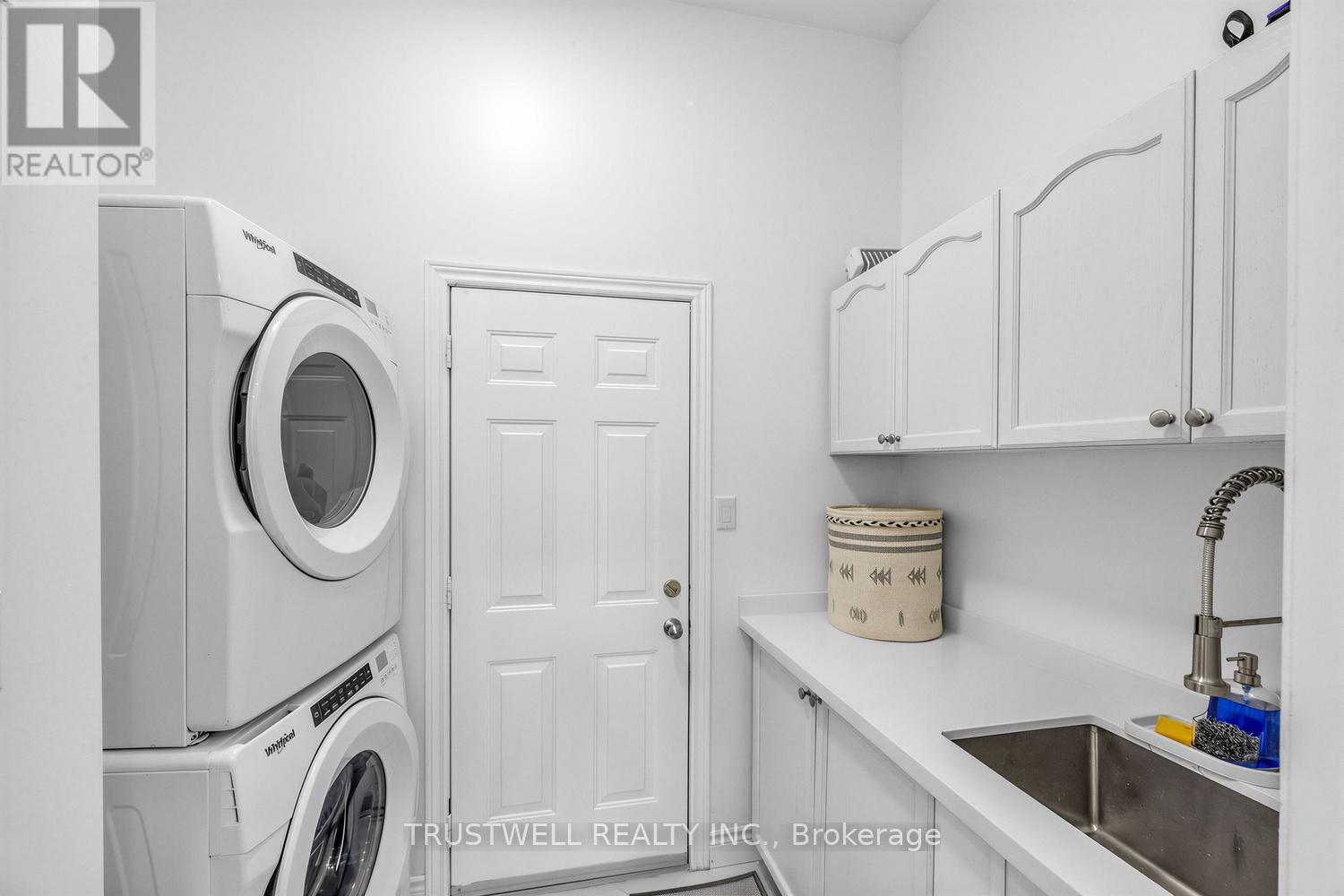 3 Waldron Court, Ajax, Ontario  L1T 4X2 - Photo 12 - E13496764