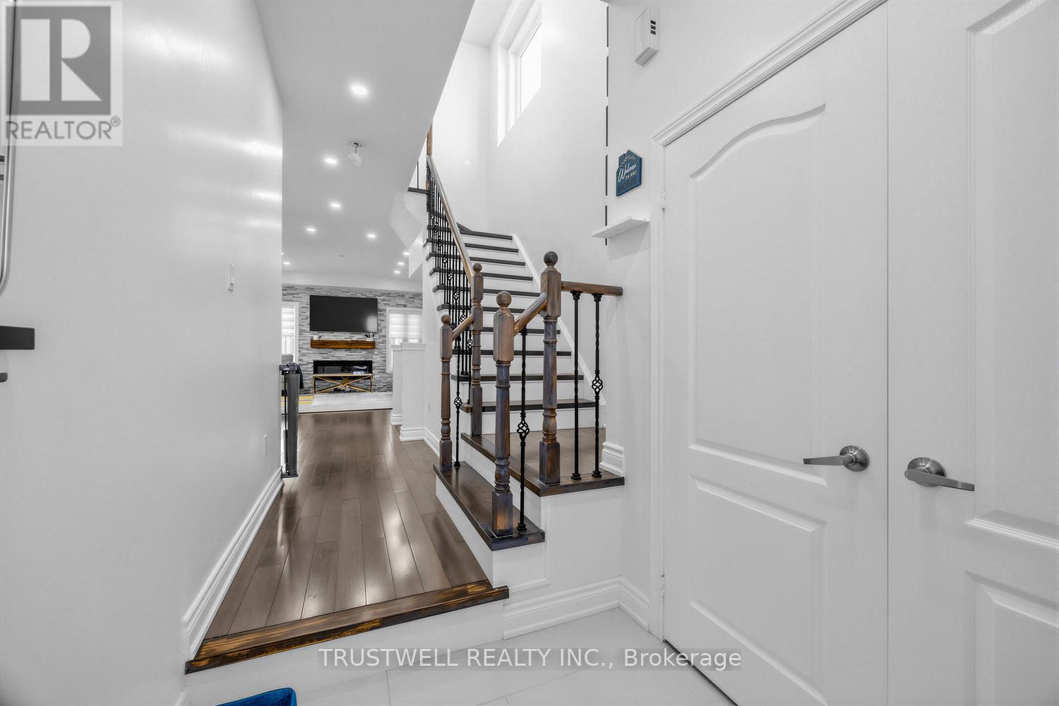 3 Waldron Court, Ajax, Ontario  L1T 4X2 - Photo 3 - E13496764