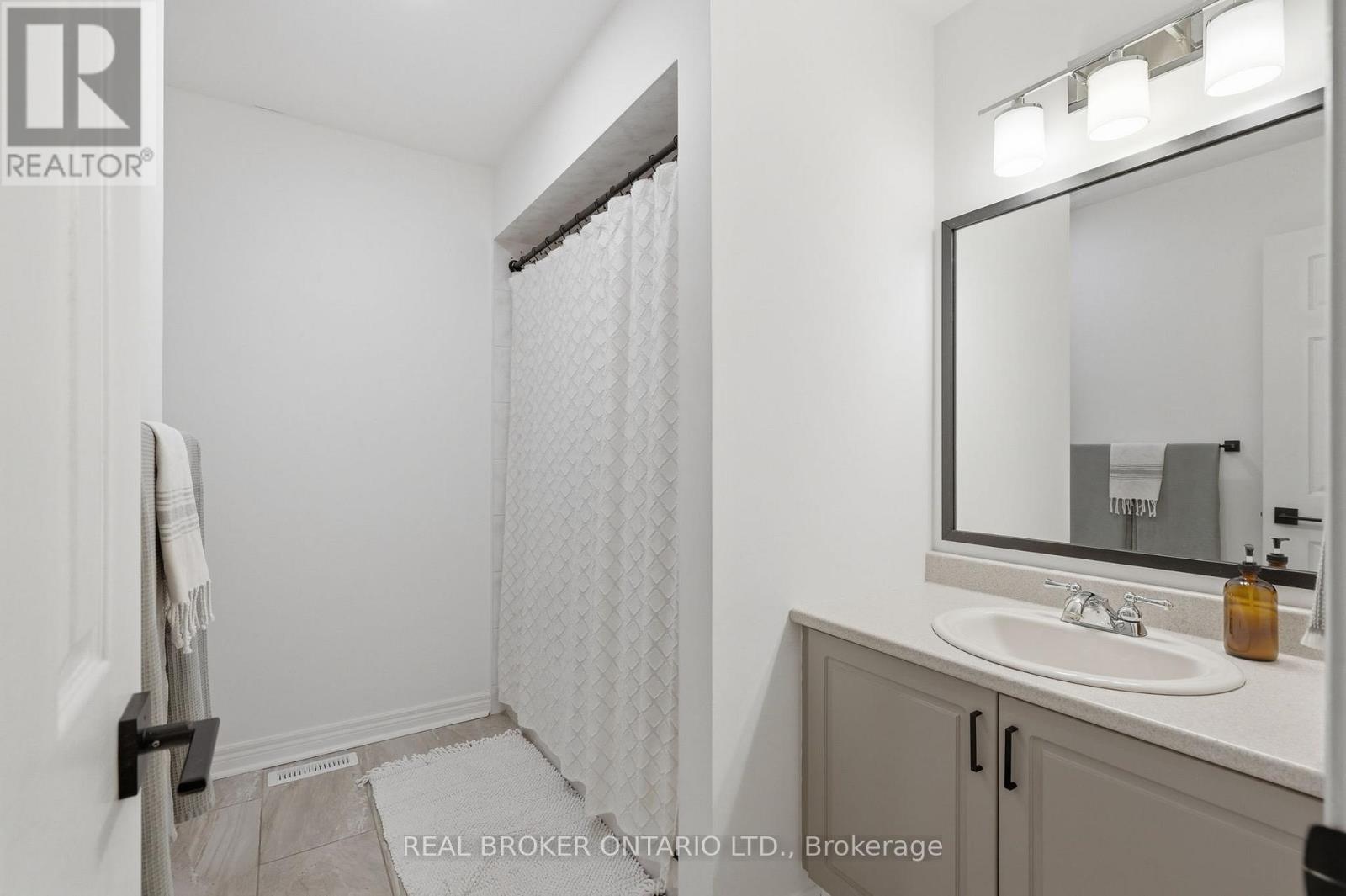 64 Lancaster Court, Georgina, Ontario  L4P 3Z9 - Photo 20 - N13496774