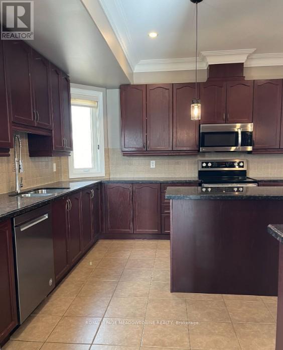 9 - 587 Thompson Road S, Milton, Ontario  L9T 7Z2 - Photo 4 - W13496336