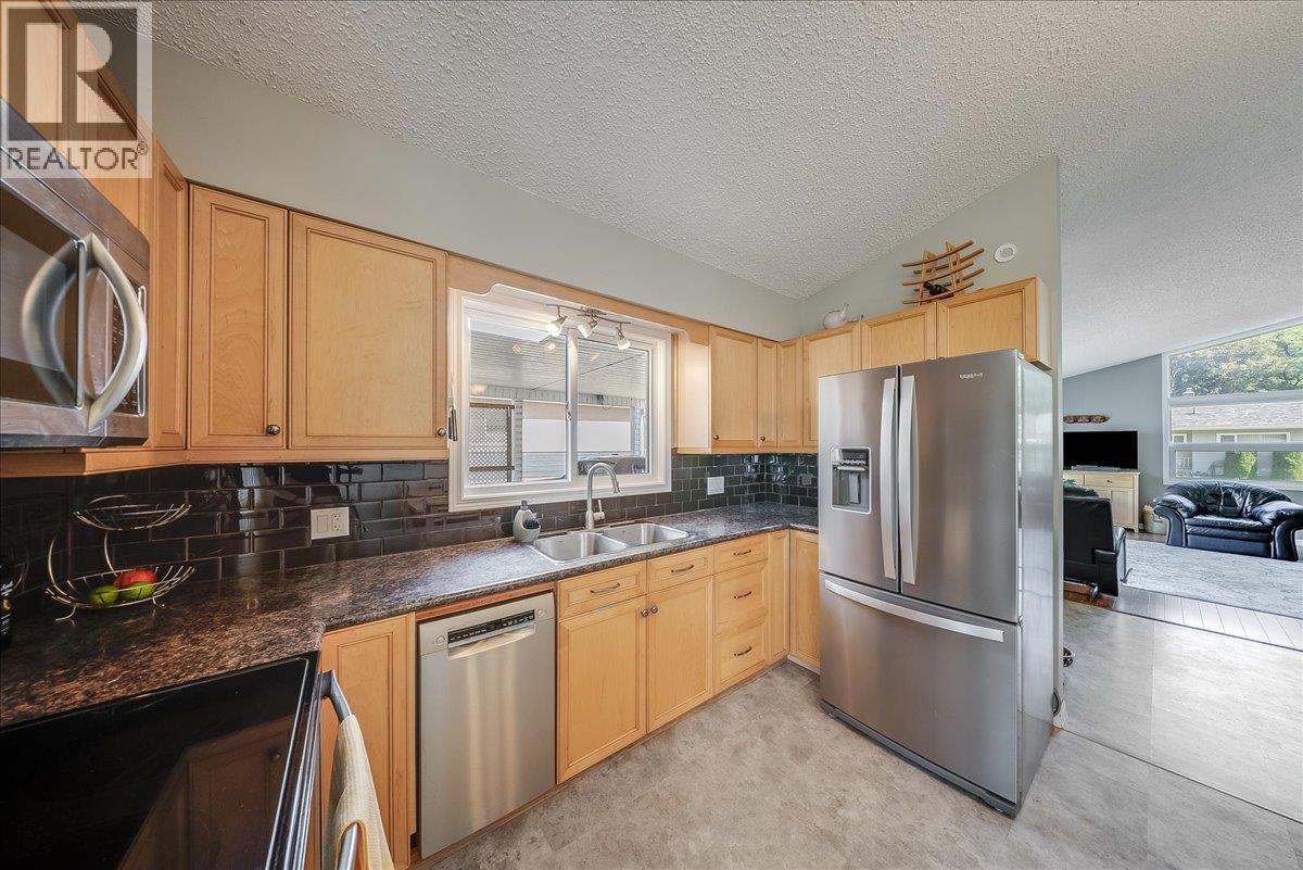 3411 Marigold Drive, Trail, British Columbia  V1R 2X7 - Photo 8 - 10392744
