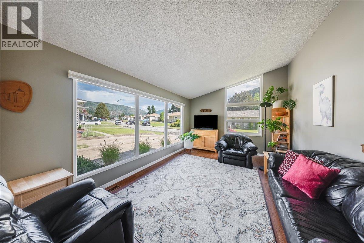 3411 Marigold Drive, Trail, British Columbia  V1R 2X7 - Photo 9 - 10392744