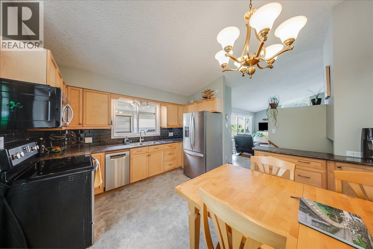 3411 Marigold Drive, Trail, British Columbia  V1R 2X7 - Photo 3 - 10392744