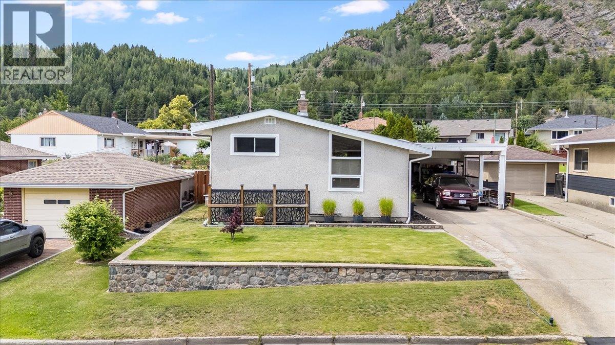 3411 Marigold Drive, Trail, British Columbia  V1R 2X7 - Photo 2 - 10392744