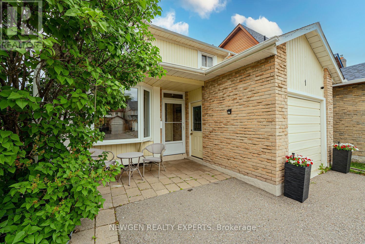 1 Wolverton Crescent, Brampton, Ontario  L6S 3L1 - Photo 3 - W13493954