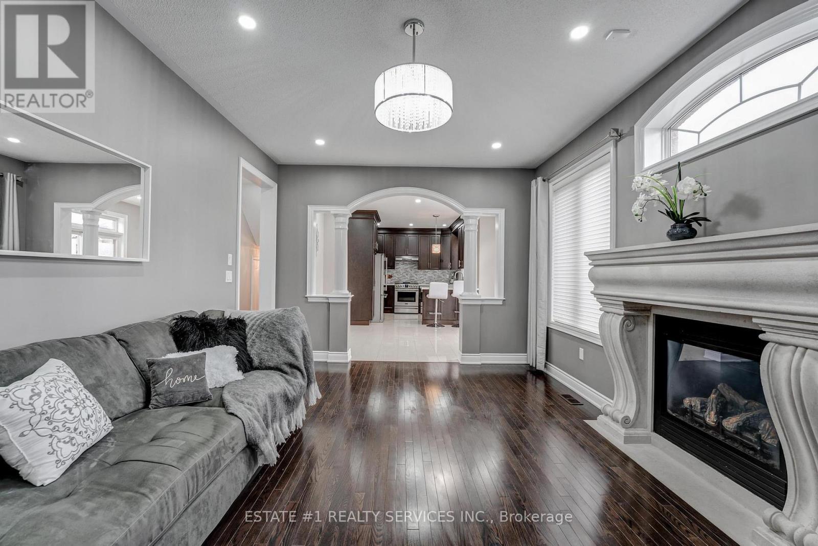 20 Maybeck Drive, Brampton, Ontario  L6X 0Z1 - Photo 4 - W13493280