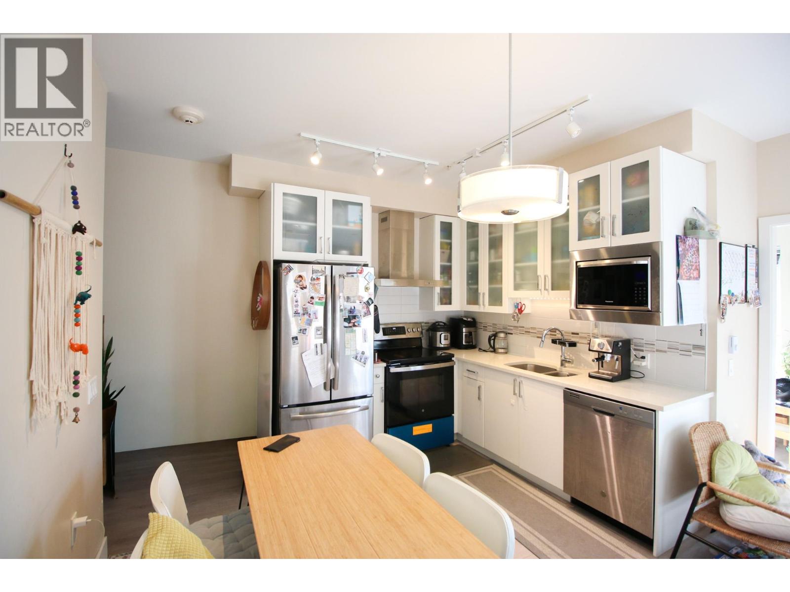 303 4882 Slocan Street, Vancouver, British Columbia  V5R 2A3 - Photo 3 - R3139259