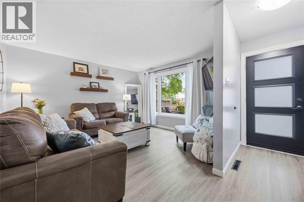 862 Montrose Street, Sarnia, Ontario  N7T 5B7 - Photo 6 - 26015287