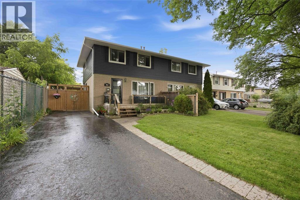 862 Montrose Street, Sarnia, Ontario  N7T 5B7 - Photo 2 - 26015287