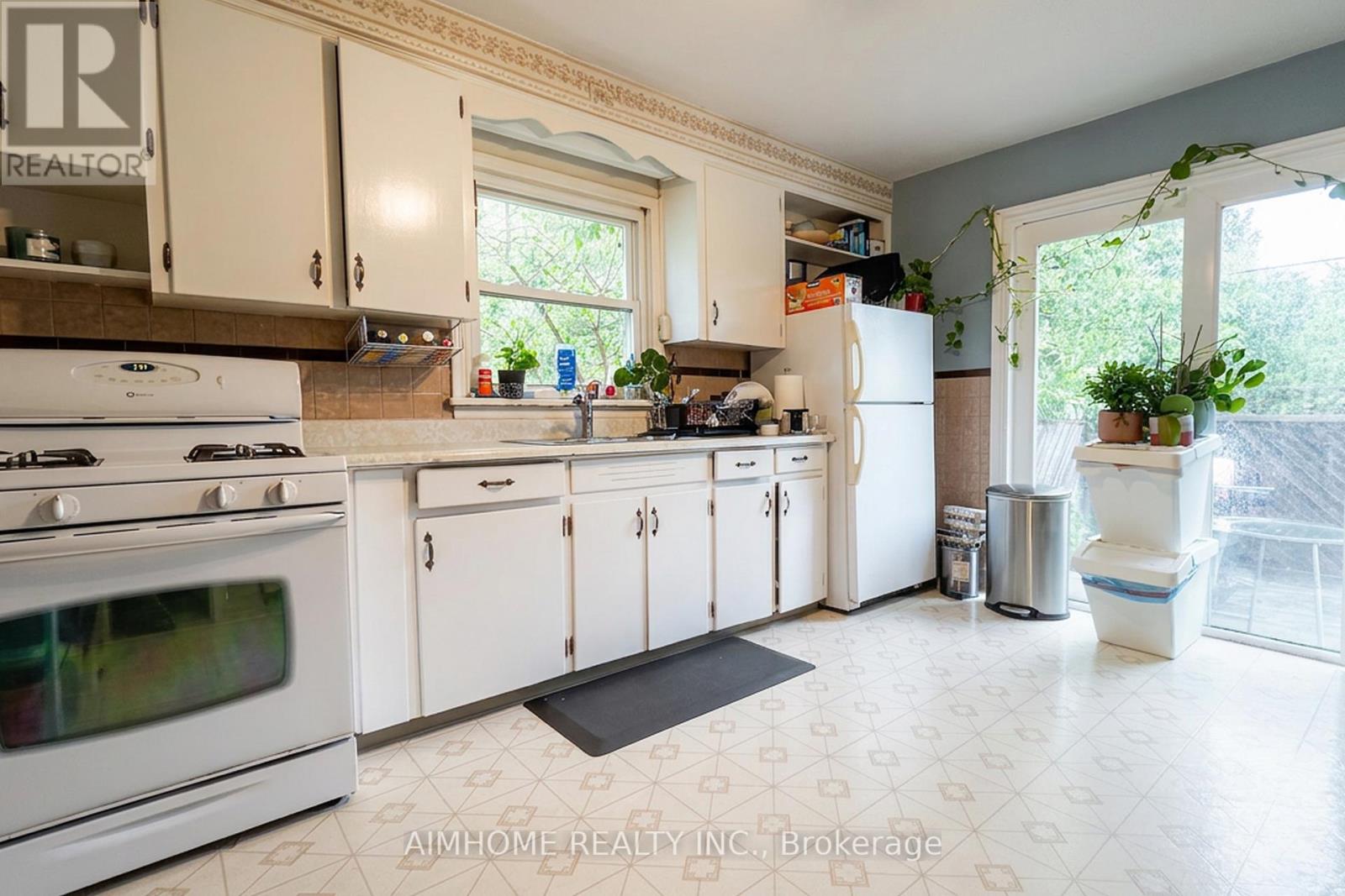 8 Munro Street, Thorold, Ontario  L2V 2V8 - Photo 4 - X13496896