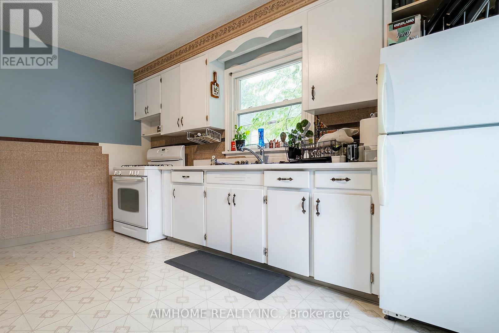 8 Munro Street, Thorold, Ontario  L2V 2V8 - Photo 5 - X13496896