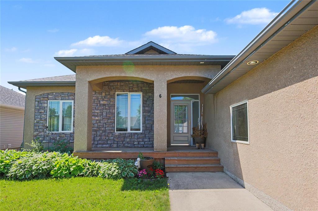6 Clearwater Avenue, Steinbach, Manitoba  R5G 2J8 - Photo 1 - 202612802