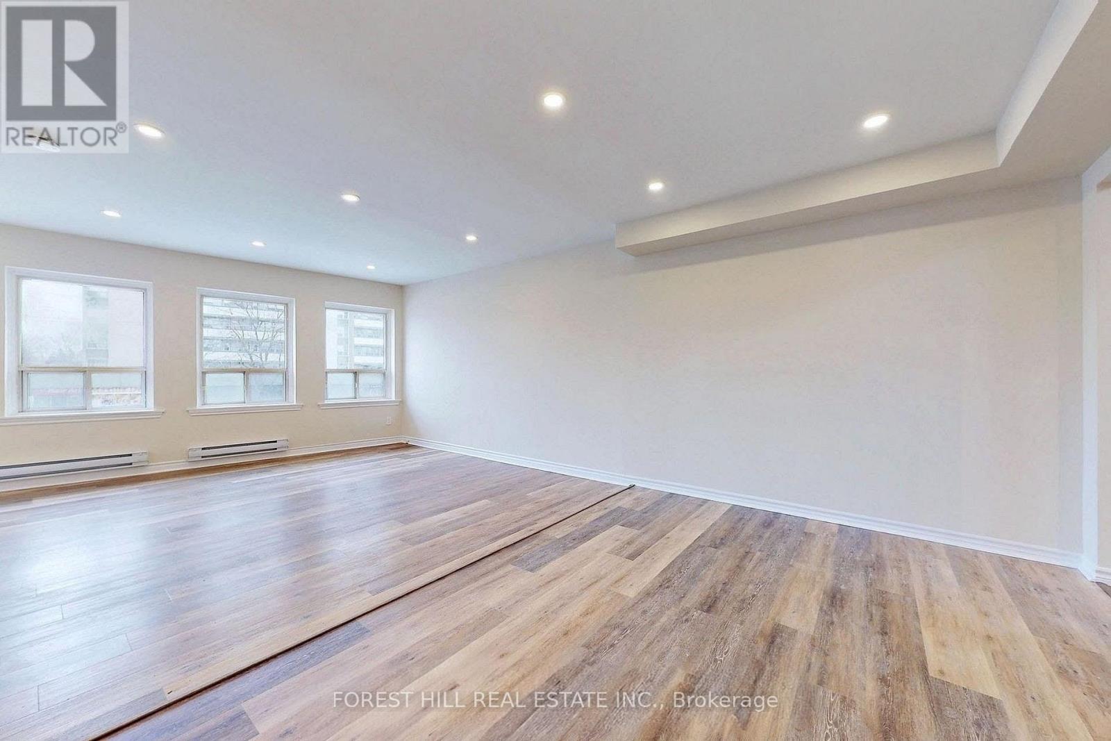 6068 Yonge Street, Toronto, Ontario  M2M 3W6 - Photo 3 - C13496934
