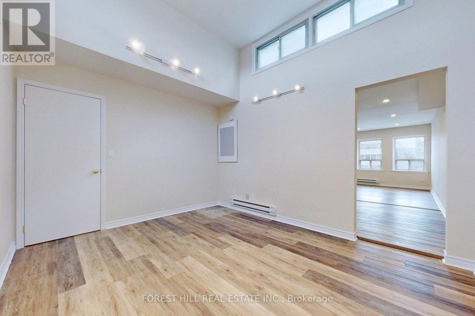 6068 Yonge Street, Toronto, Ontario  M2M 3W6 - Photo 8 - C13496934