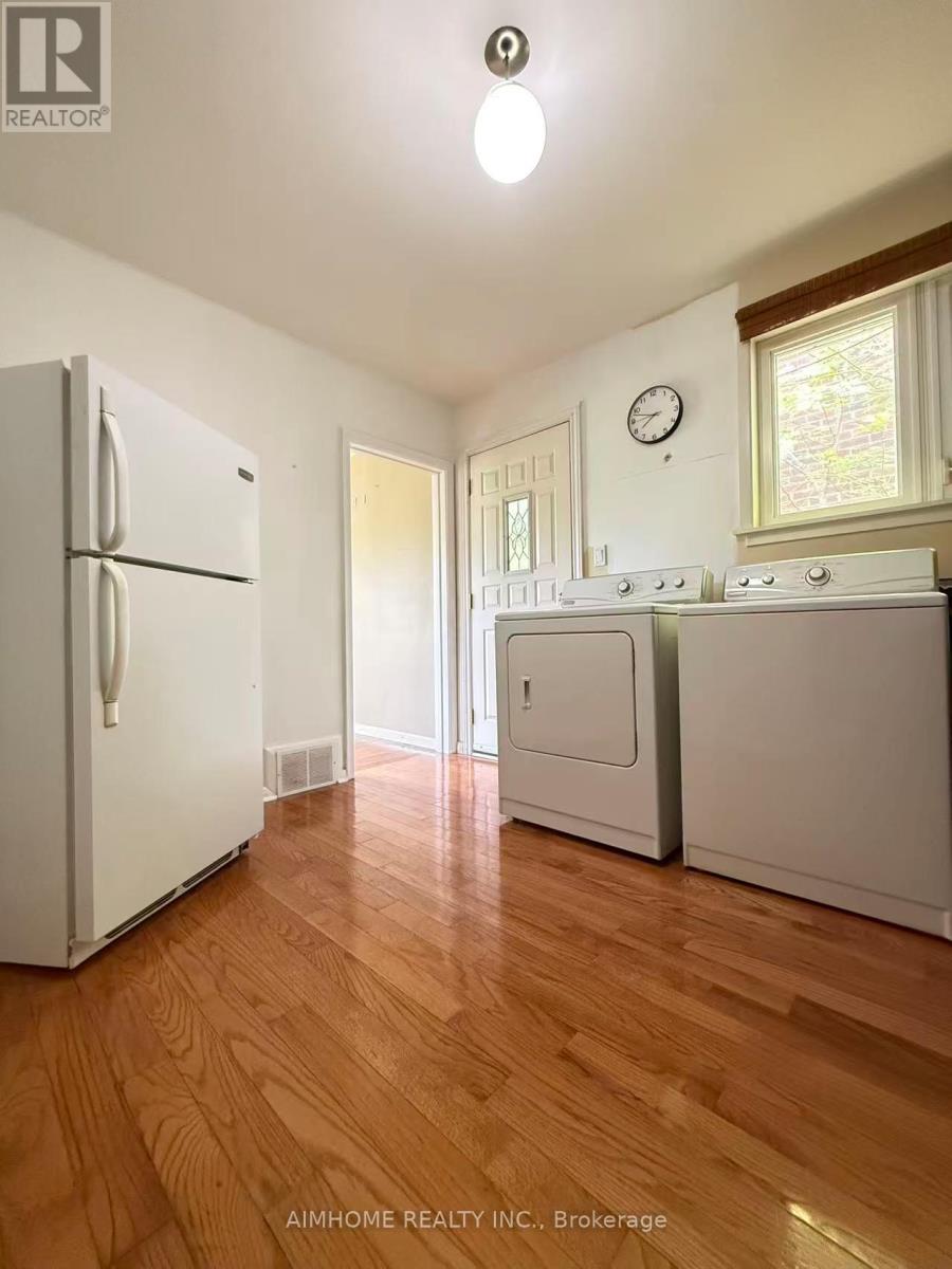 Main - 256 Patricia Avenue, Toronto, Ontario  M2M 1J8 - Photo 9 - C13443442
