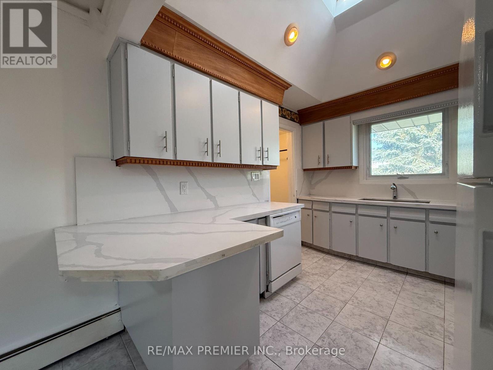 Main Floor - 288 Scott Street, St. Catharines, Ontario  L2N 1J3 - Photo 22 - X13046952
