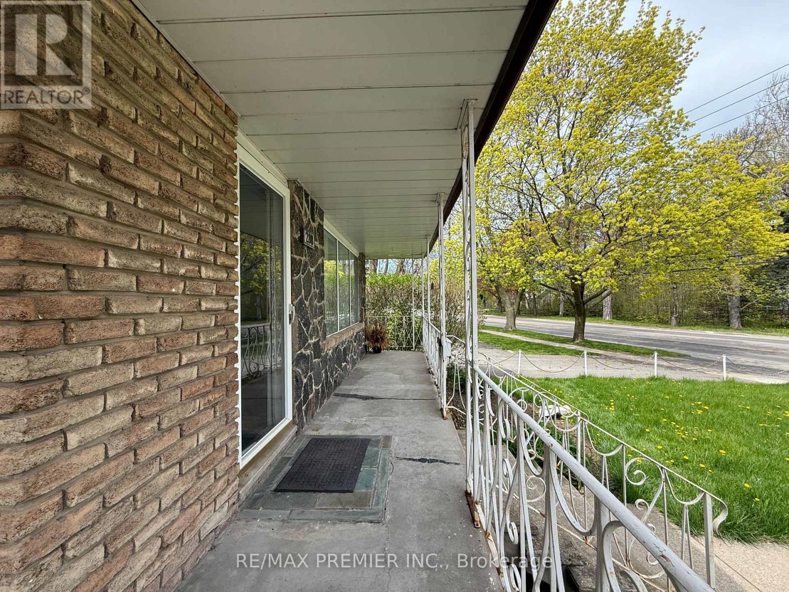 Main Floor - 288 Scott Street, St. Catharines, Ontario  L2N 1J3 - Photo 40 - X13046952