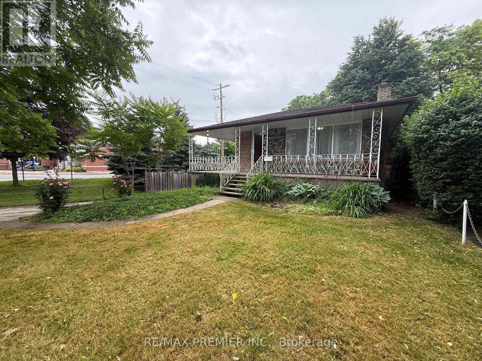 Main Floor - 288 Scott Street, St. Catharines, Ontario  L2N 1J3 - Photo 42 - X13046952