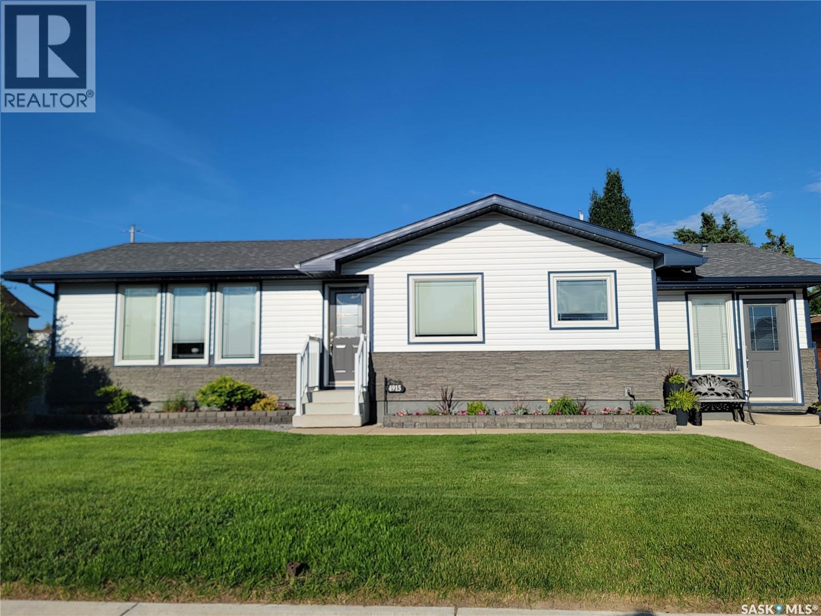 4915 Post STREET, Macklin