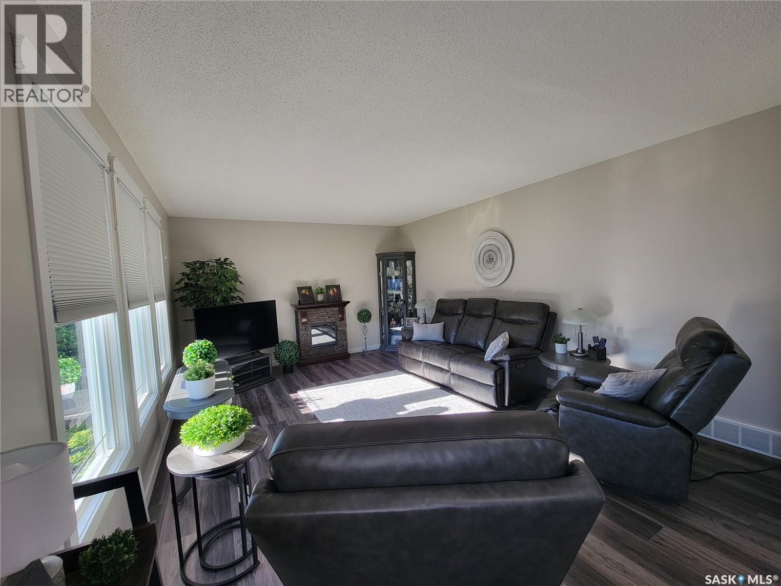4915 Post Street, Macklin, Saskatchewan  S0L 2C0 - Photo 13 - SK040431