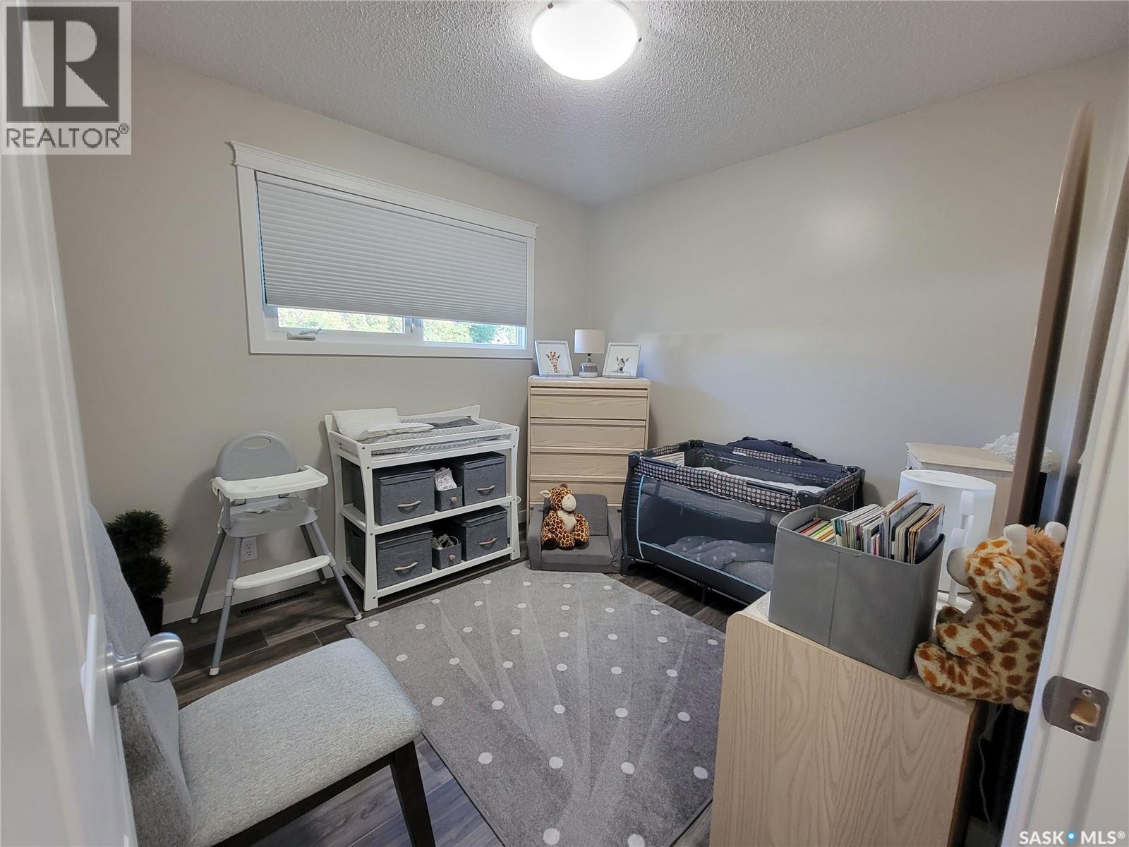 4915 Post Street, Macklin, Saskatchewan  S0L 2C0 - Photo 16 - SK040431