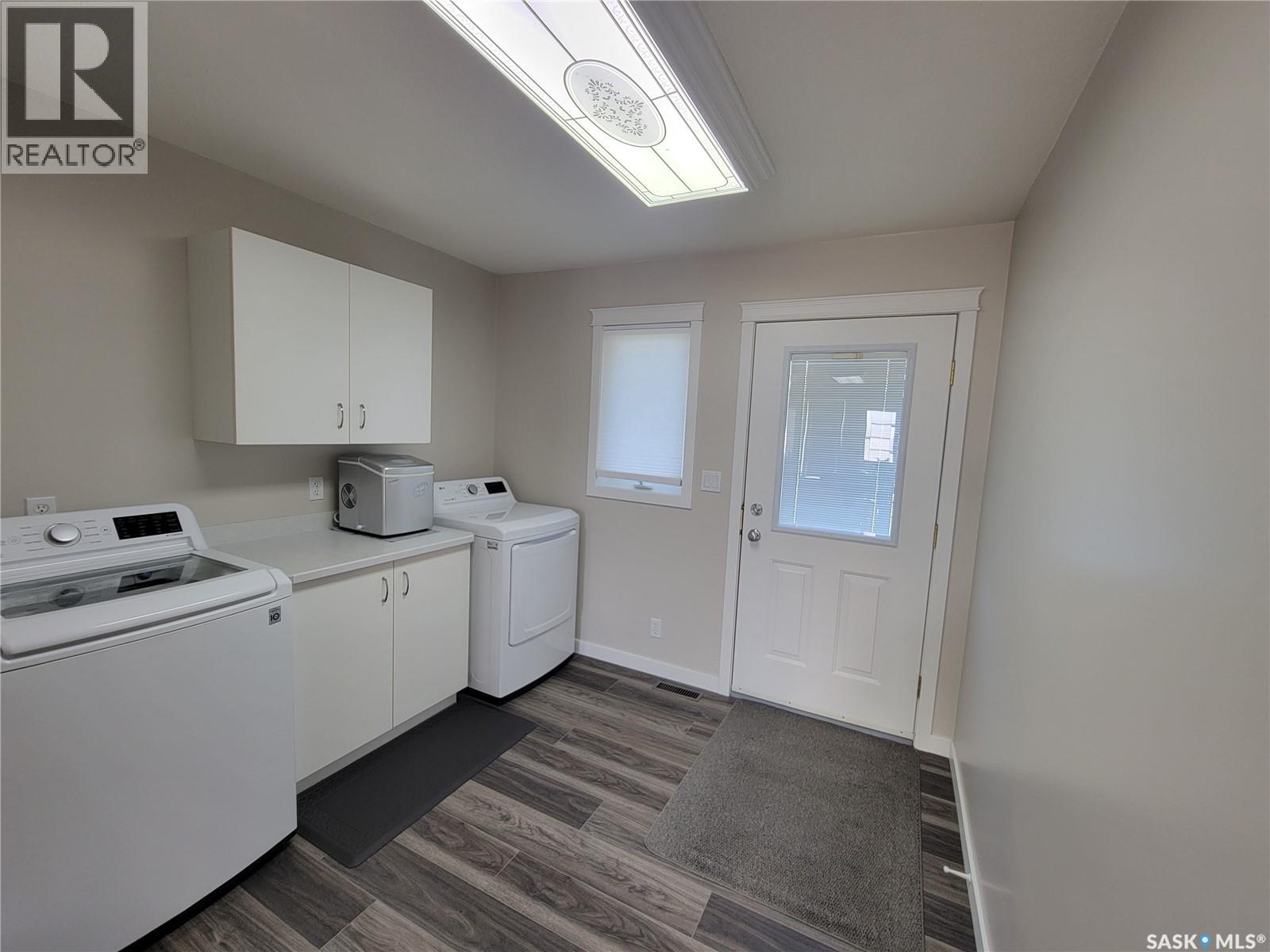 4915 Post Street, Macklin, Saskatchewan  S0L 2C0 - Photo 4 - SK040431
