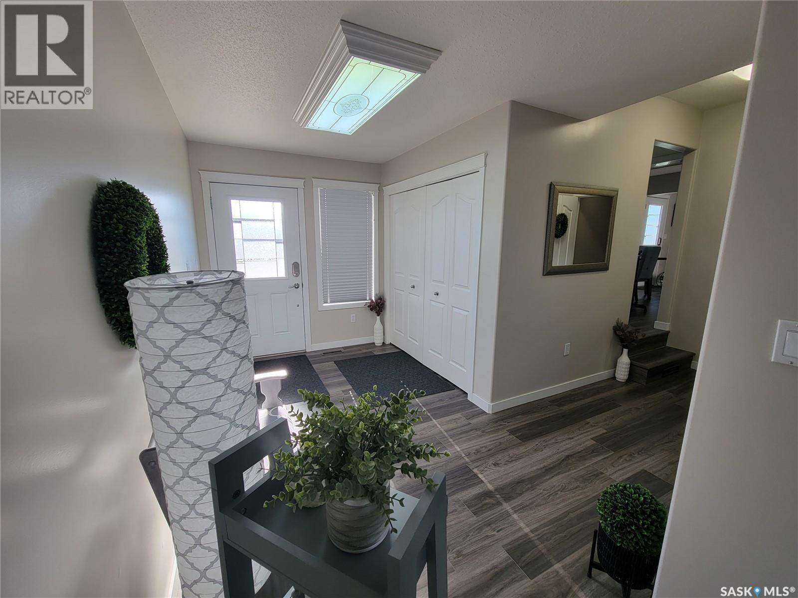 4915 Post Street, Macklin, Saskatchewan  S0L 2C0 - Photo 6 - SK040431