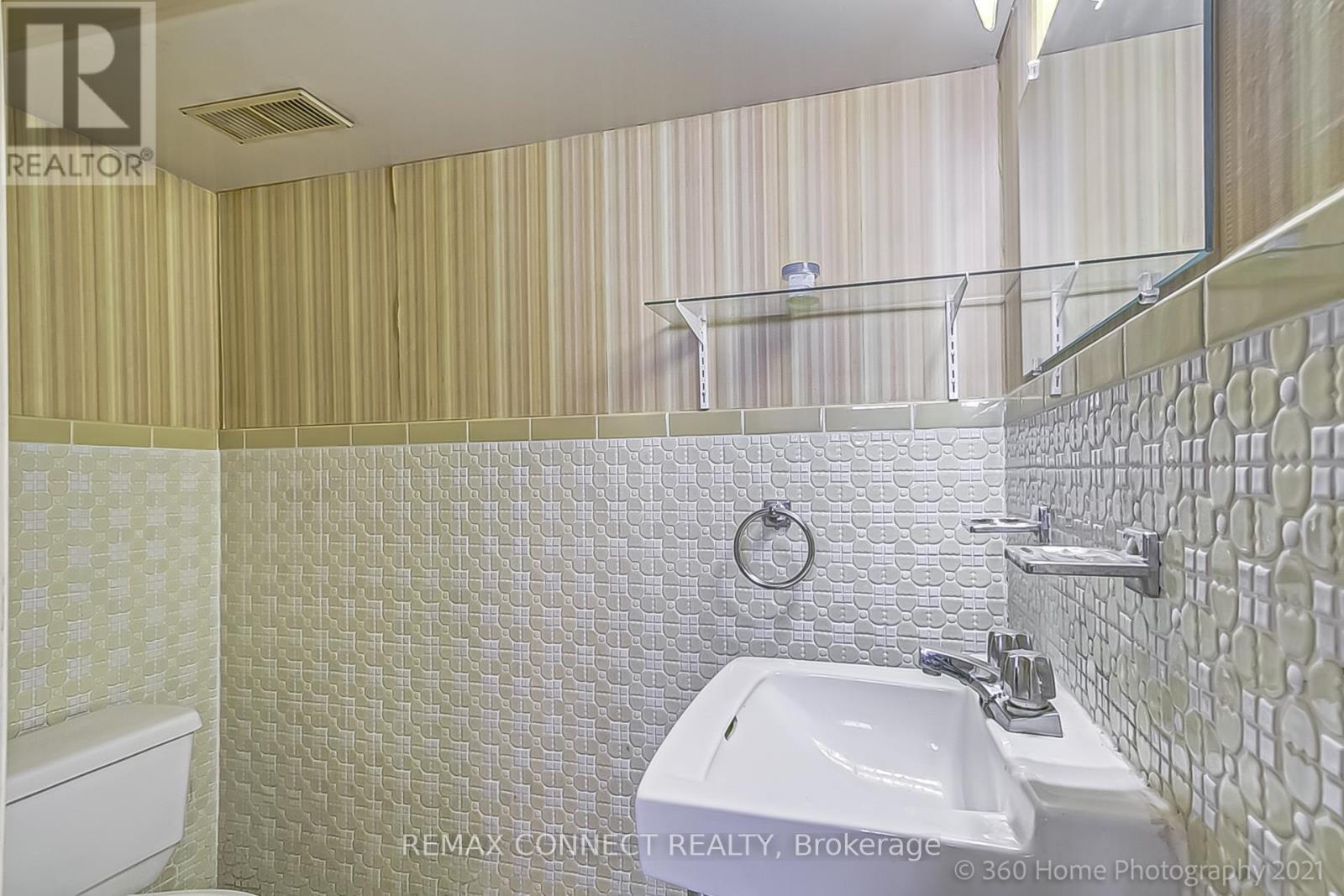 166 Moore Park Avenue, Toronto, Ontario  M2M 1N2 - Photo 8 - C13496972