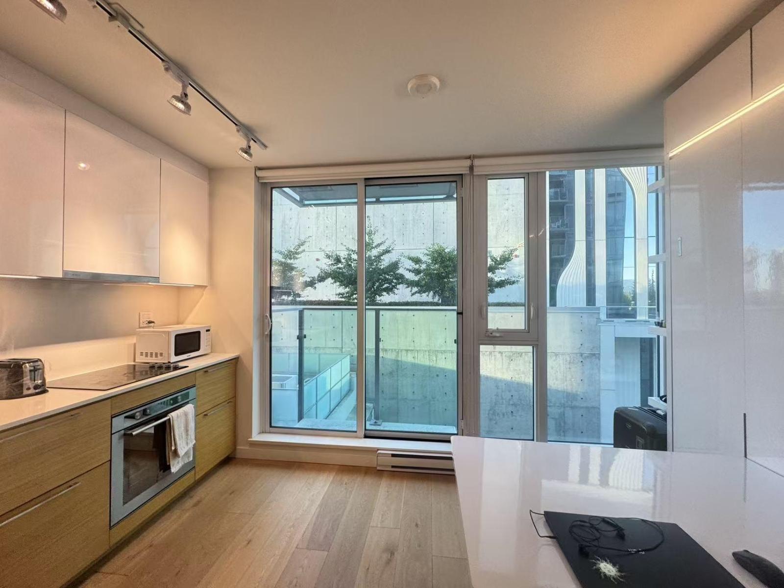 16xx 13438 Central Avenue, Surrey, British Columbia  V3T 0N2 - Photo 3 - R3140582