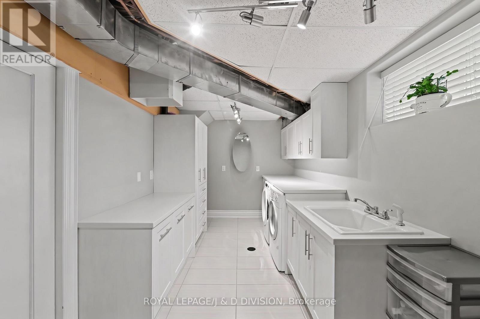 17 Agar Crescent, Toronto, Ontario  M9B 5A4 - Photo 36 - W13492000