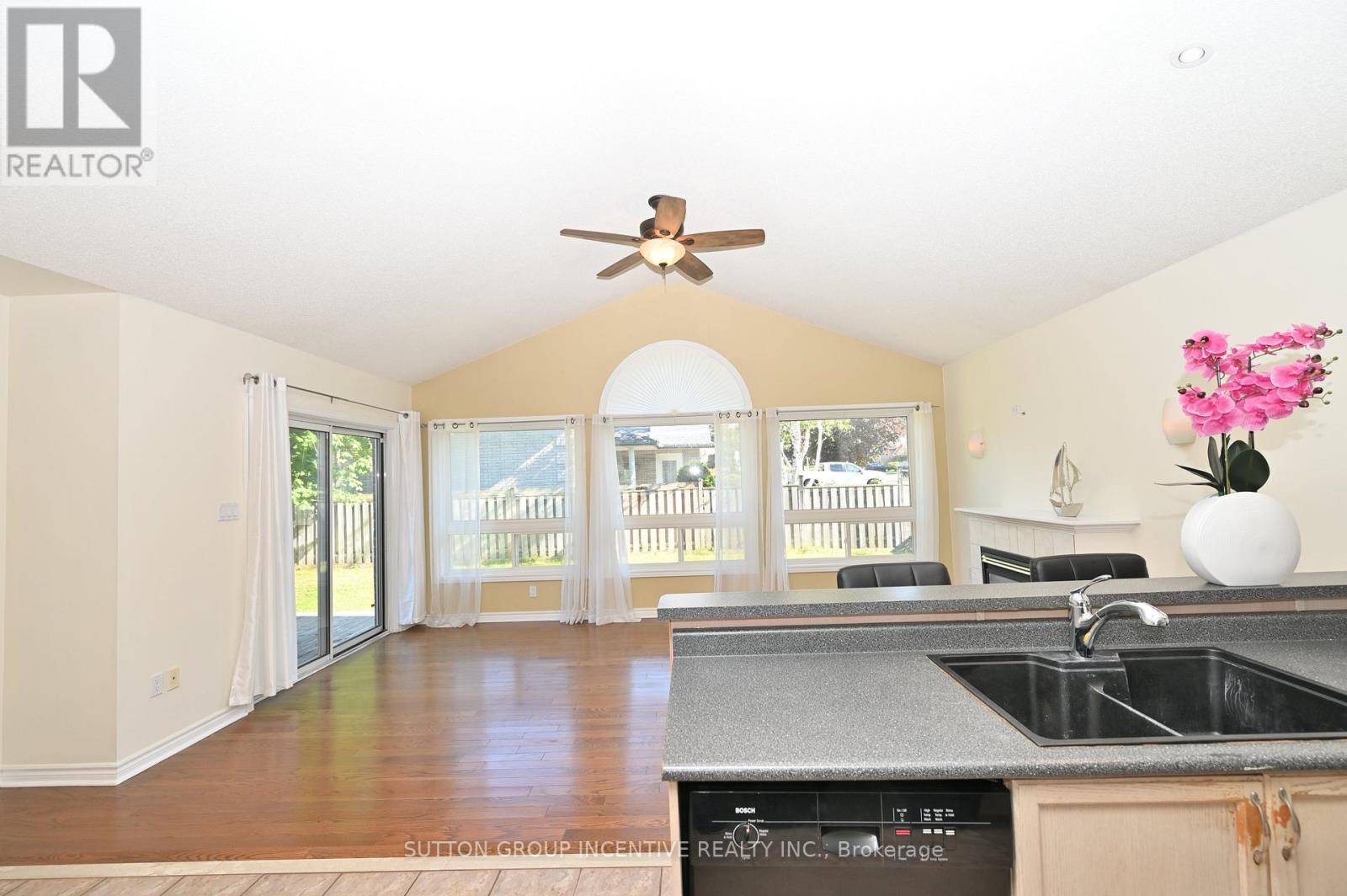 58 Bloxham Place, Barrie, Ontario  L4N 9K2 - Photo 11 - S13497010