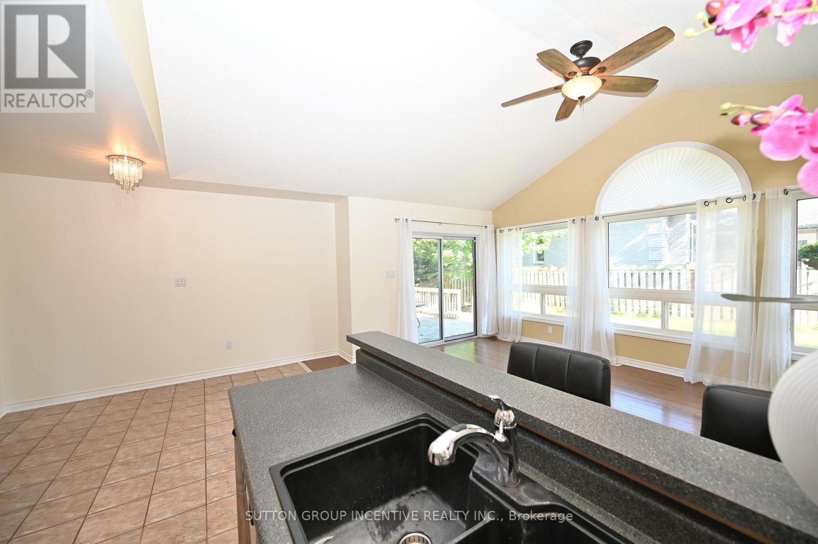 58 Bloxham Place, Barrie, Ontario  L4N 9K2 - Photo 12 - S13497010