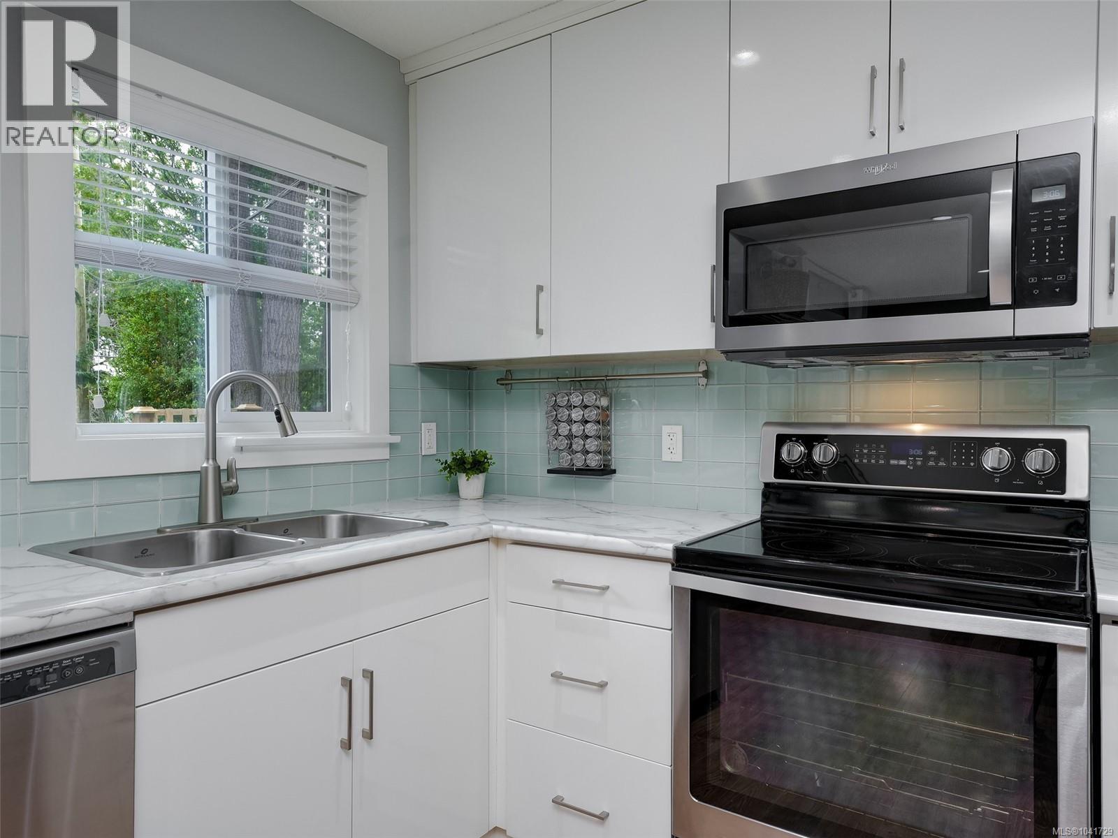 1266 Burnside Rd W, View Royal, British Columbia  V8Z 1P1 - Photo 24 - 1041729