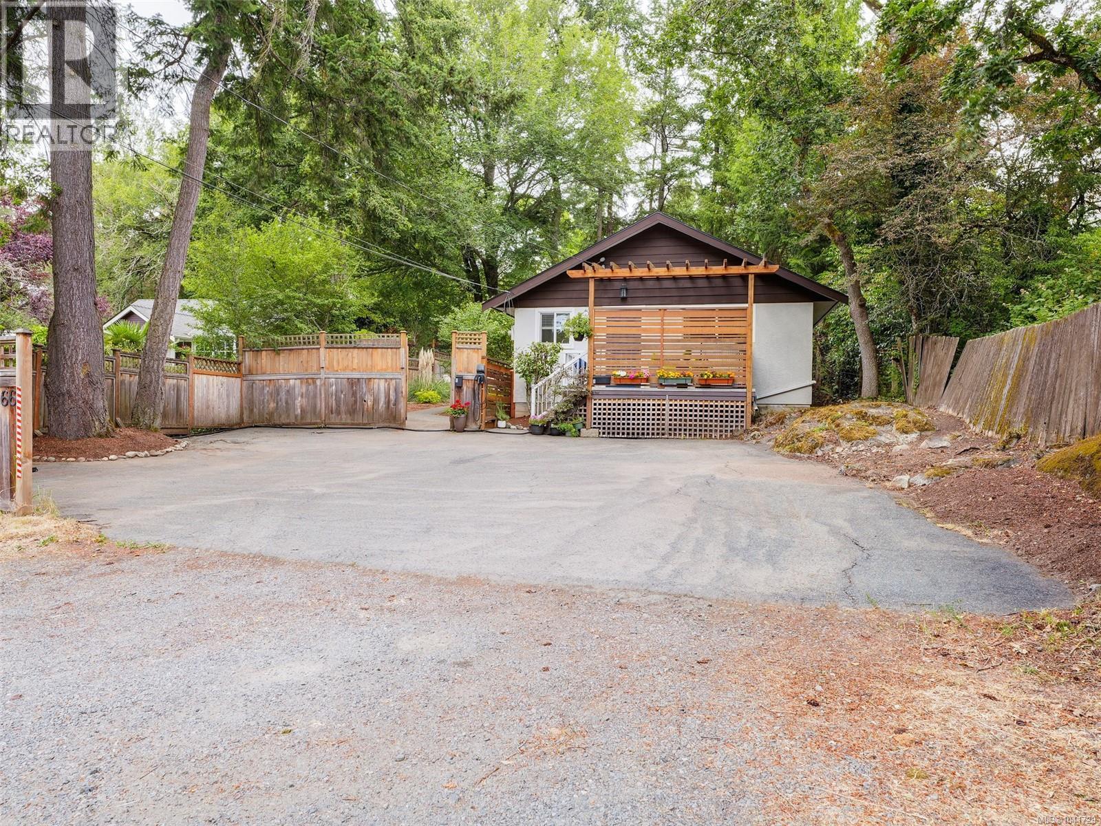 1266 Burnside Rd W, View Royal, British Columbia  V8Z 1P1 - Photo 36 - 1041729