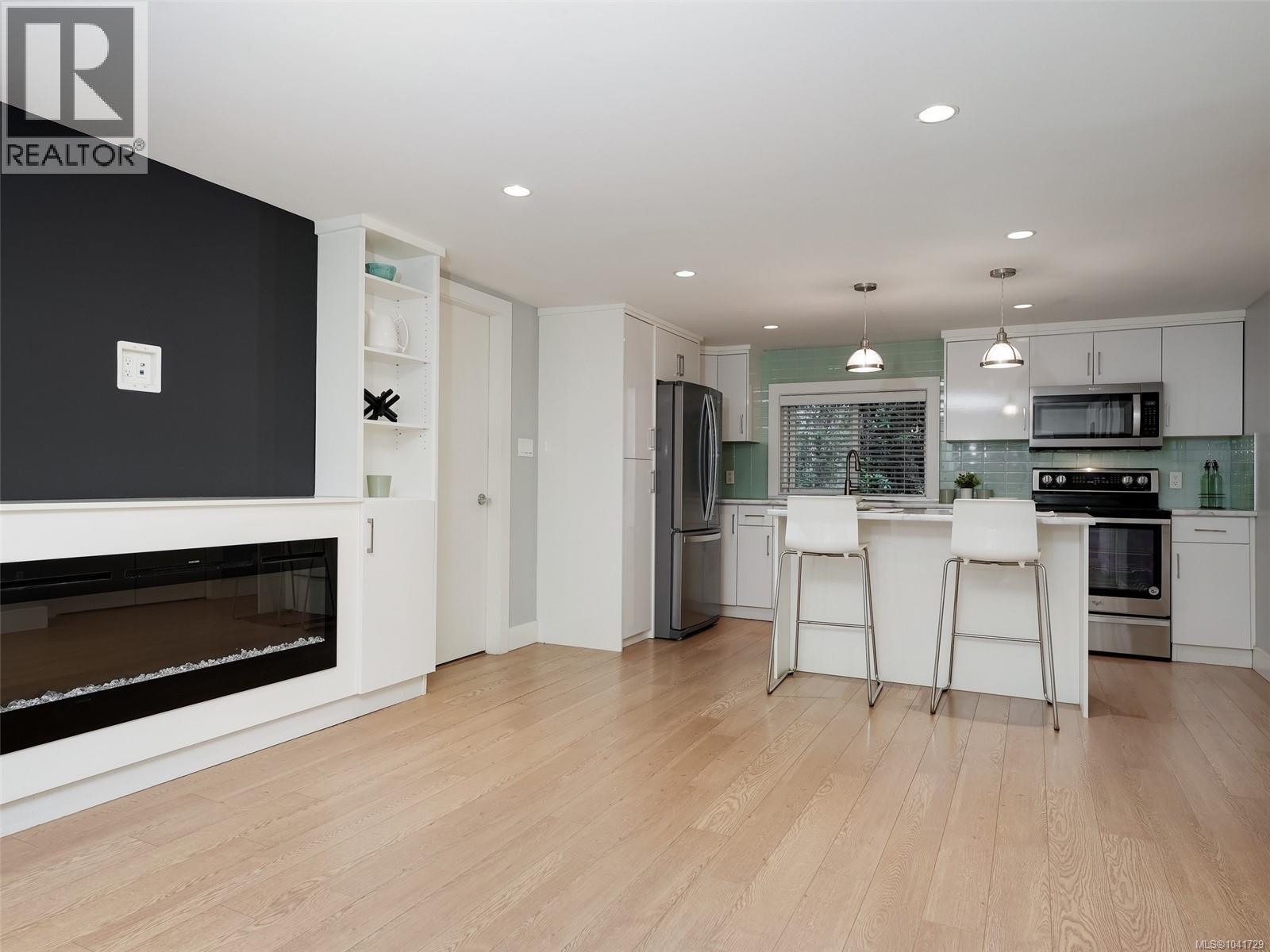 1266 Burnside Rd W, View Royal, British Columbia  V8Z 1P1 - Photo 6 - 1041729