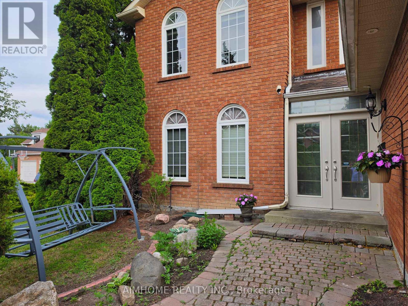 49 Holbrook Court, Markham, Ontario  L3R 7P8 - Photo 2 - N13482218