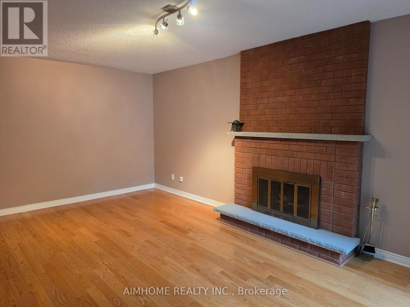 49 Holbrook Court, Markham, Ontario  L3R 7P8 - Photo 7 - N13482218